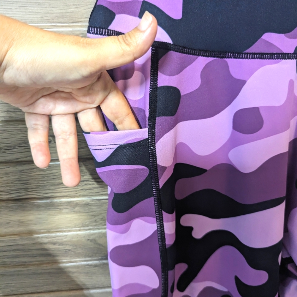 NWOT black and purple camouflage leggings size M with phone pockets